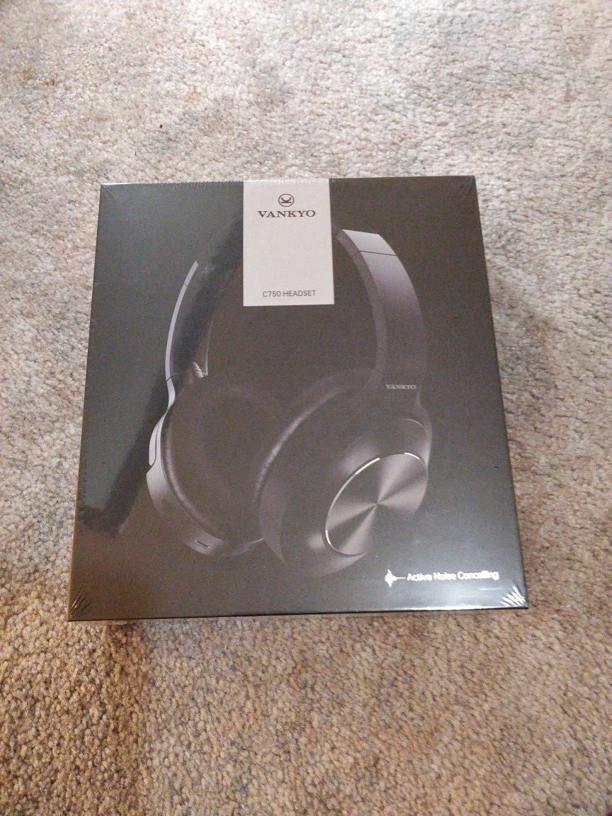 Brand New Wireless noise cancelling bluetooth headphones