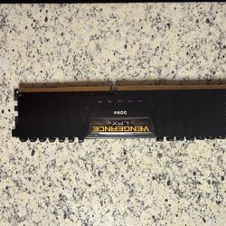 32GB DDR4 RAM (2×16GB) Corsair Vengeance LPX 3200MHz CL16