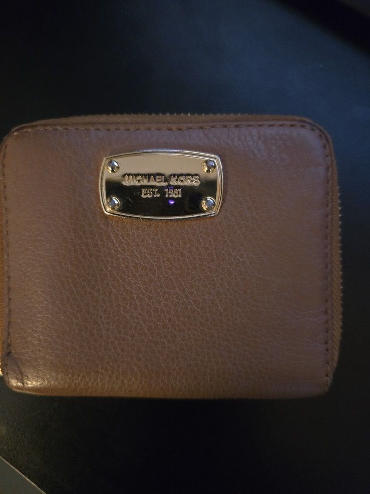 VINTAGE MICHAEL KORS SMALL ZIP AROUND WALLET