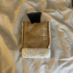 Leather Mitten With Ice Scratching  At The End If The Glove