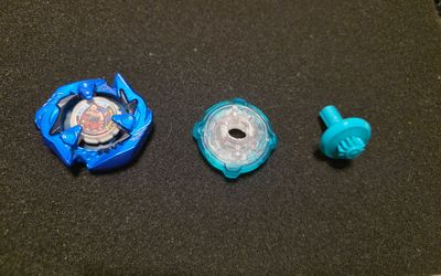 Beyblade x shark edge 4-70 E (Teal Elevate)