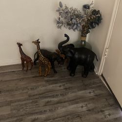 5 Pieces Of Nice  Of animal decoration for any questions please let me know