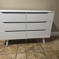 white wooden 6 drawer chest of drawers can be used as a 55-inch TV stand, or as a drawer unit in the living room, hallway and Closet