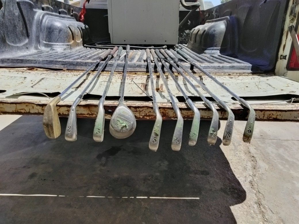 Golf Clubs 10 Items