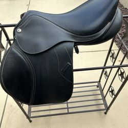 Collegiate English Jumping Saddle
