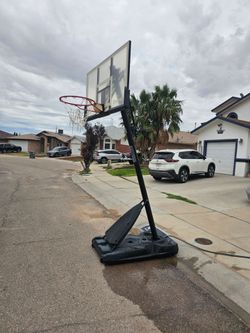 Basketball court (eastside)