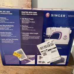 Singer M3500 Sewing Machine And Carrying Case