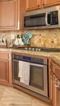 Whirlpool Oven Range electric stove and gas top plus free microwave