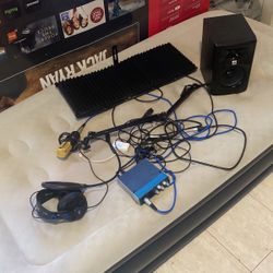 Mobile Studio Equipment w. Apple Laptop 