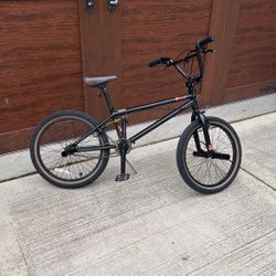 Haro Leucadia DLX BMX Bike