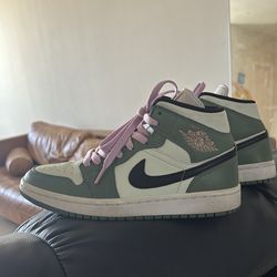 Jordan 1 Women’s high Dutch green size 8 EUC