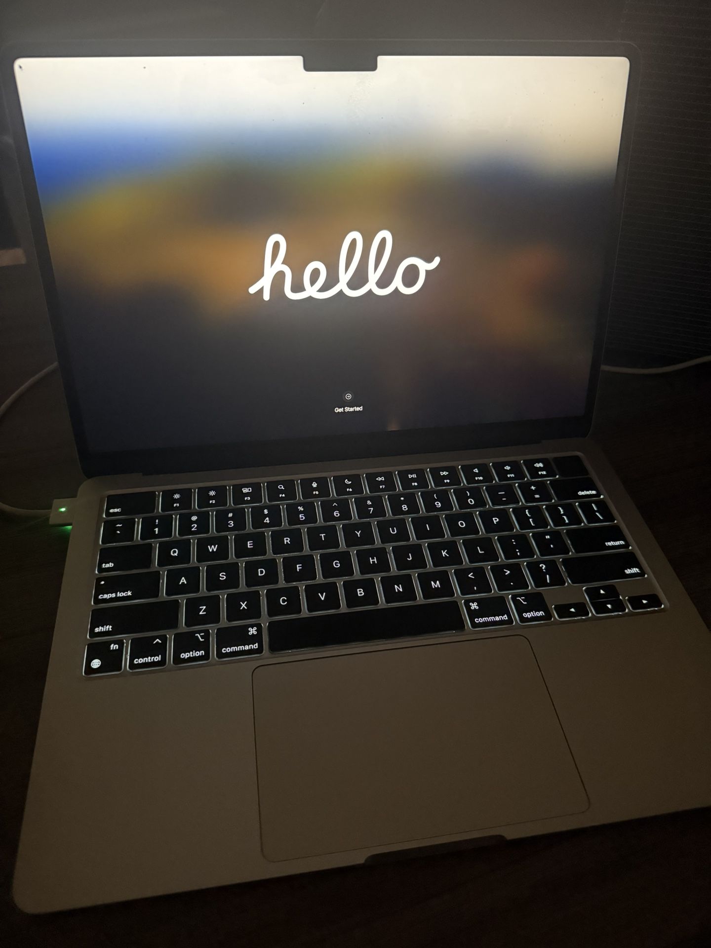 MacBook Air with Apple M2 Chip 2022 (13.6-inch, 8GB RAM, 512GB SSD)