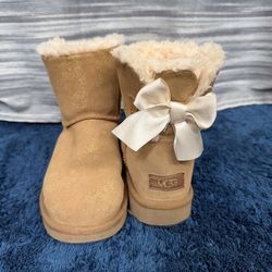 Bailey Bow UGG - Women Size 8