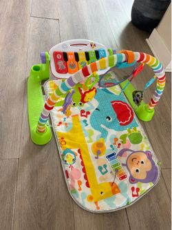 Fisher-Price Baby Playmat Deluxe Kick & Play Piano Gym