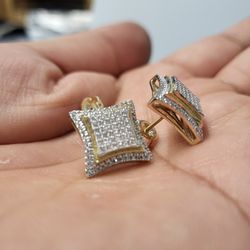 10k Gold Pair Of Diamond Earrings 