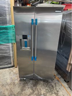 Frigidaire professional refrigerator 36 x 24 x 69 brand new one receipt for 6 months warranty