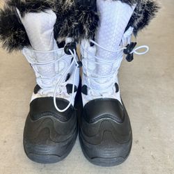 Snow Boots - Women’s Itasca Size 7