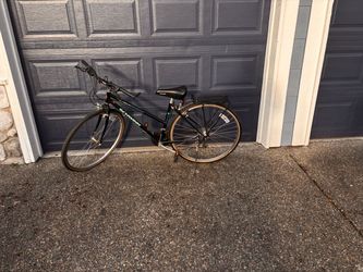Schwinn Hybrid Commuter Bike