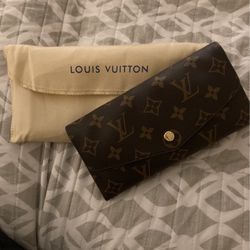 Women’s Louis Vuitton Portefeuille Sarah Monogram Coquelicot Long Wallet
