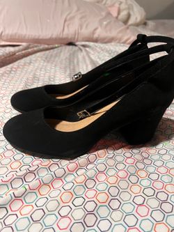 Black heel pumps