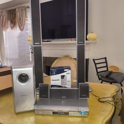 Panasonic

Model No. SA-HT740

DVD HOME THEATER SOUND SYSTEM