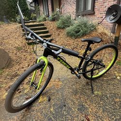 Trek Wahoo 26 (Black/Volt) Bicycle