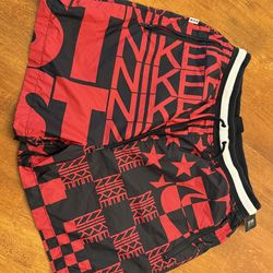 Nike SportsWear NSW Printed Scorpion Shorts Black Red AR1640-657 Men’s Size L
