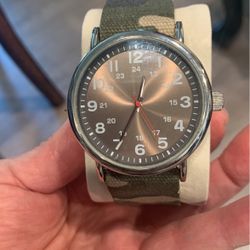 CAMO WATCH-needs New Battery