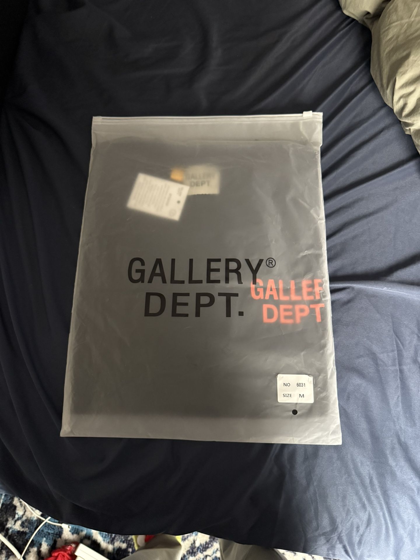 Brand New Gallery Department T Shirt - Size Medium