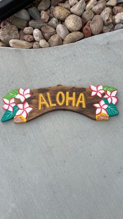 Wooden Aloha Sign with Plumeria Flowers