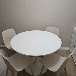 $150 –IKEA Modern Round Dining Table Set (4 Chairs) – Clean Look