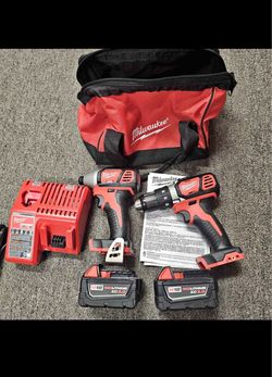 MILWAUKEE M18 2 TOOL KIT WITH (2) 3.0 BATTERIES AND CHARGER
