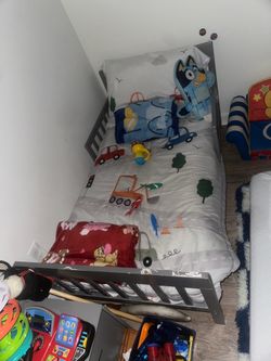 Toddler bed