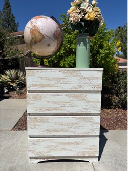 Rustic White Dresser Chest of Drawers Furniture Great Condition