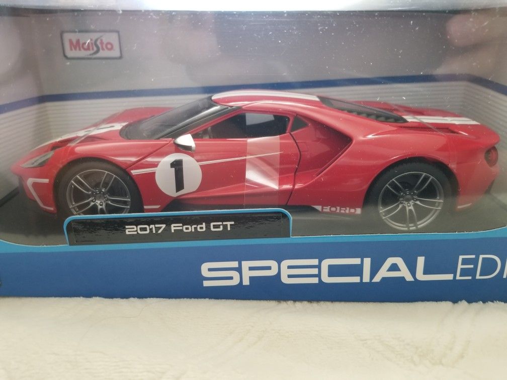 Maisto 1/18 diecast Ford GT racing stripe, rare brand new, toy car/collectible