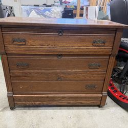 Dresser