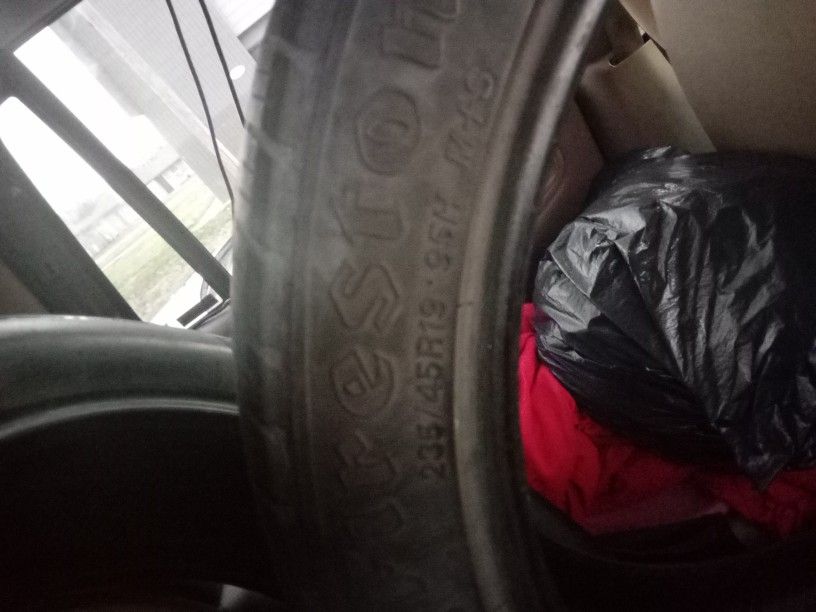 235/45r19
