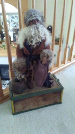 Old world Santa on a box that opens