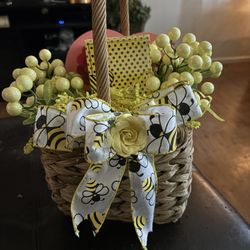 Valentines Day Basket - Marc Jacob’s Honey Perfume 