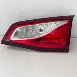 2018 - 2021 CHEVY EQUINOX RH PASSENGER SIDE INNER TAILLIGHT OEM
