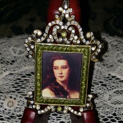 VINTAGE ORNATE GREEN ENAMELED CRYSTAL RHINESTONE BLING EMBELLISHED VICTORIAN WOMEN MINI PICTURE ART TABLE DECOR