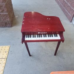 Schoenhut 37 Key Concert Grand