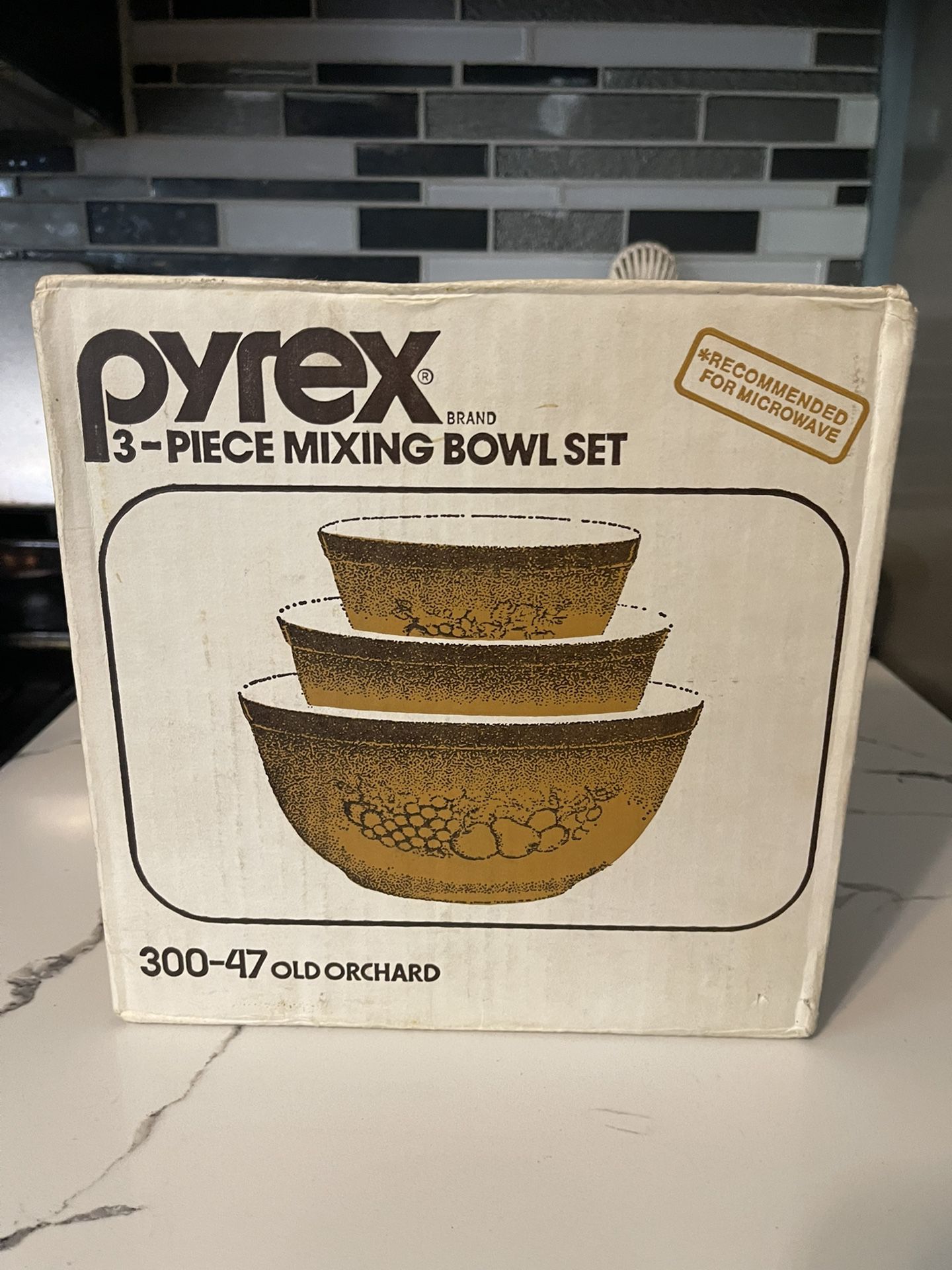 Vintage Pyrex 300-47 Old Orchard 3 pc Mixing Bowl New in Sealed Box Corning Ware