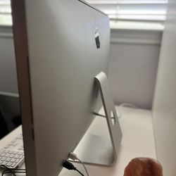 iMac With Keyboard 