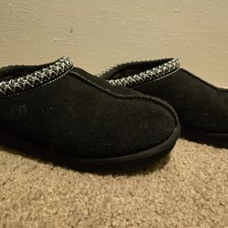 UGG Black Tazman Slippers, Kids Sz 5