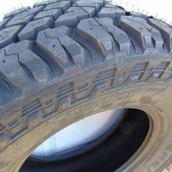 305 70 18 Cooper Discoverer ST Maxx Tires