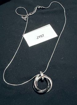 Silver-Tone Multi-Circle Pendant Necklace – JY67