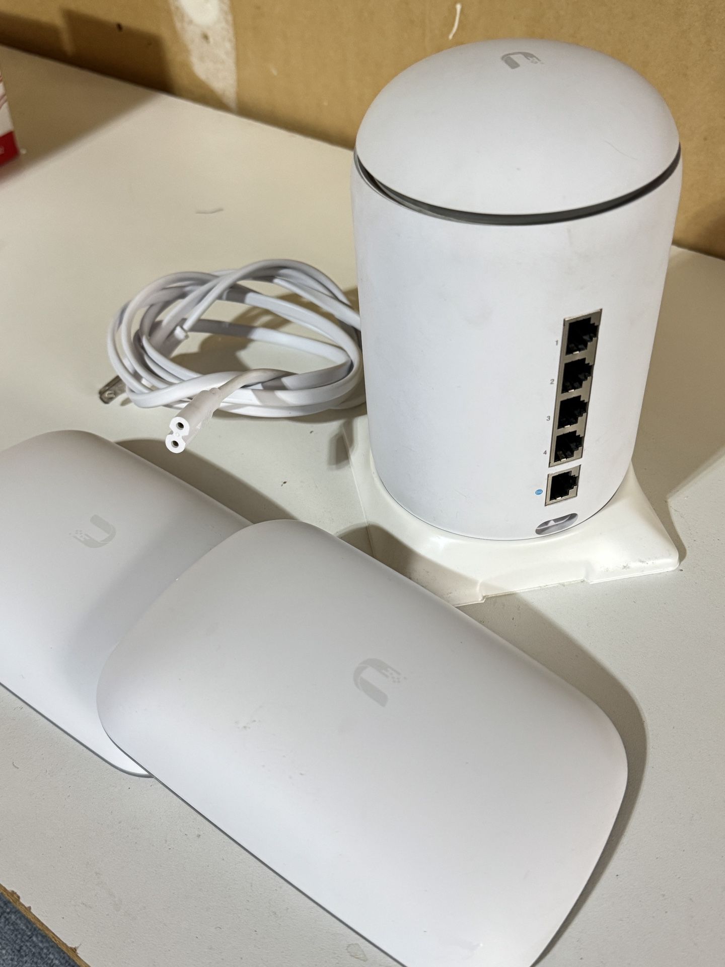 Ubiquity UniFi Dream Machine Firewall Modem