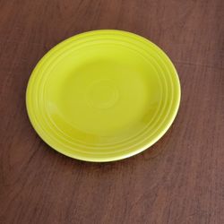 Vintage Fiesta ware Homer Laughlin Luncheon Plate Plate 9" Retired Light 
green. Perfect shape, no chips or cracks. 