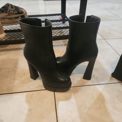 Womens Size 7 Boots 